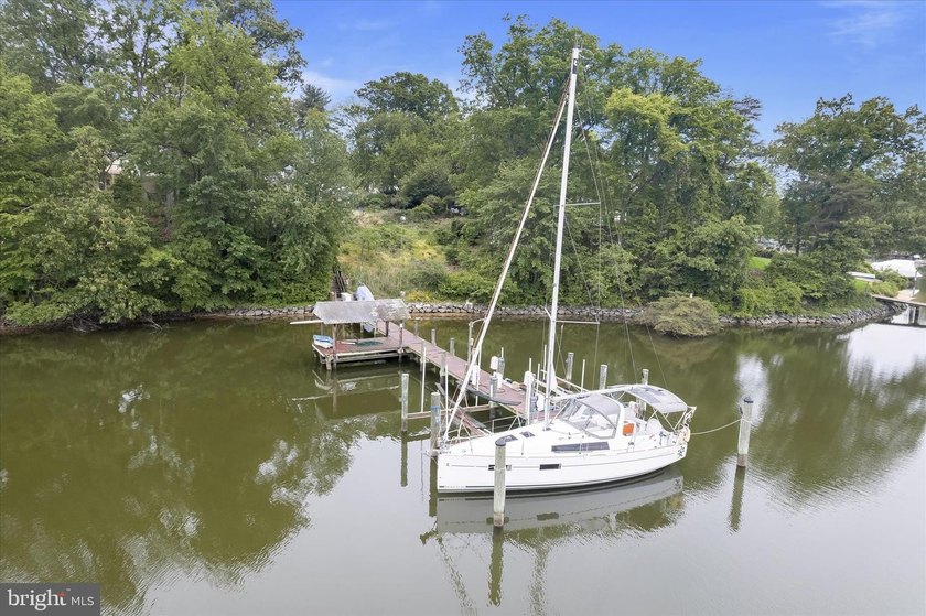 Set along the sheltered banks of Stony Creek, this nearly - photo 32