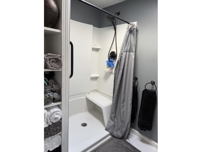 This charming and beautifully updated 1988 doublewide - photo 35
