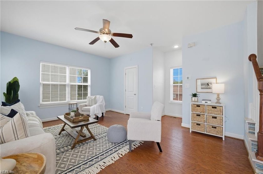 Affordable beach living in Shadowlawn. Beautiful two-unit - photo 8