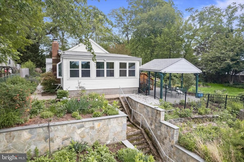 Set along the sheltered banks of Stony Creek, this nearly - photo 44