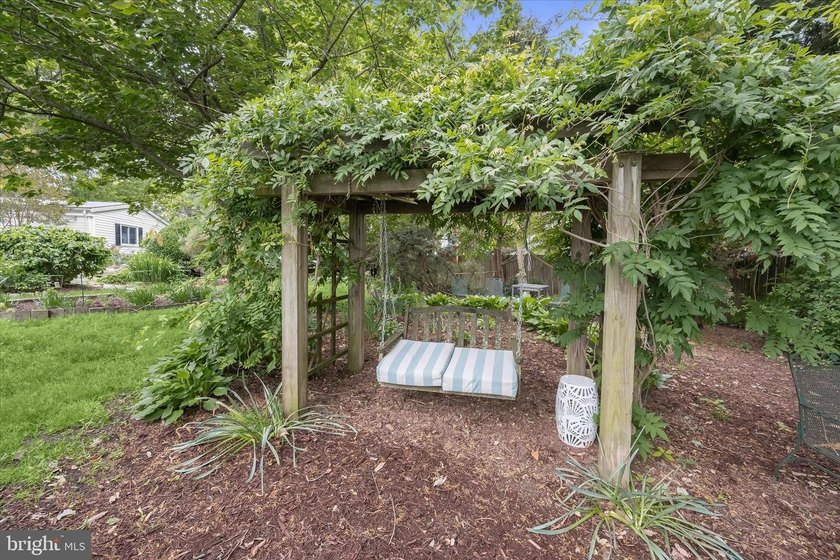 Set along the sheltered banks of Stony Creek, this nearly - photo 50
