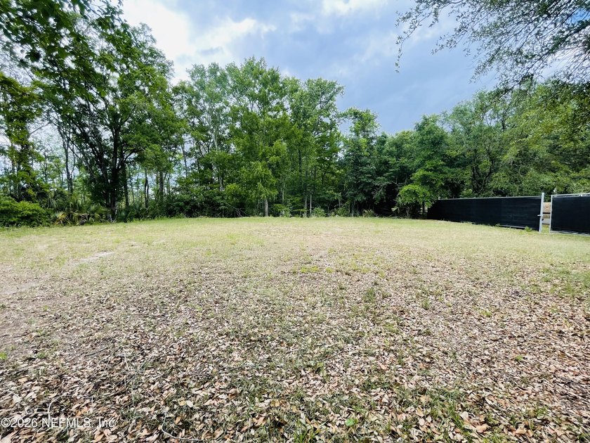 Excellent location off Beach Blvd. Cleared commercial lot ready - photo 3