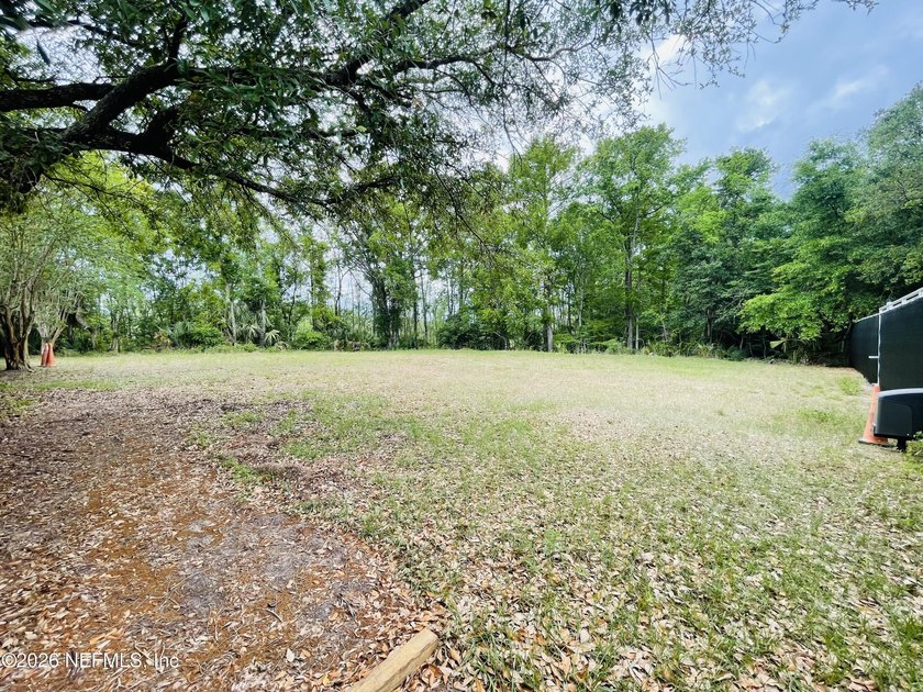 Excellent location off Beach Blvd. Cleared commercial lot ready - photo 4
