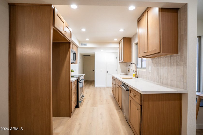 Why settle for outdated when you can have practically brand new? - photo 9