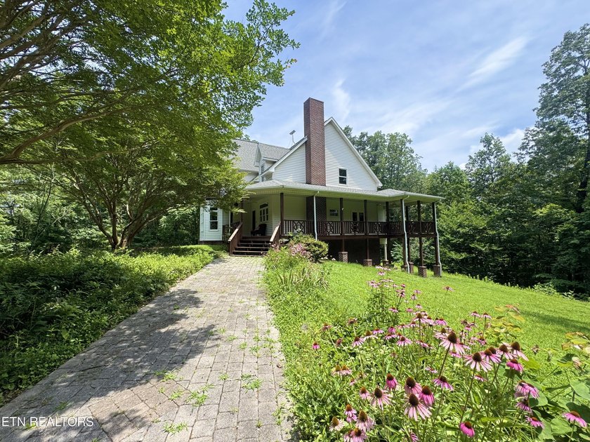 Private Estate on 20+ Acres | 4-Bedroom Home with Bonus Room - photo 2