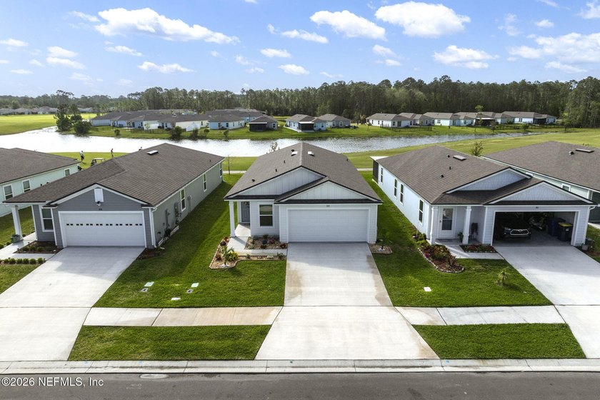 Fore! The Florida golf lifestyle awaits in this virtually new DR - photo 2