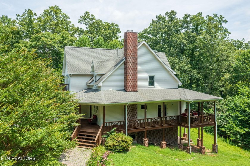 Private Estate on 20+ Acres | 4-Bedroom Home with Bonus Room - photo 3