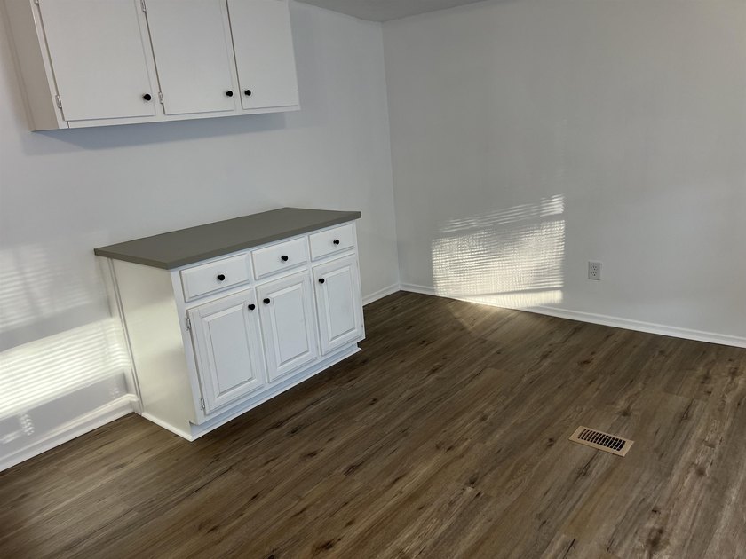 Beautiful Remodeled 4/Bed -3/Bath home with a Mother-in-law - photo 15
