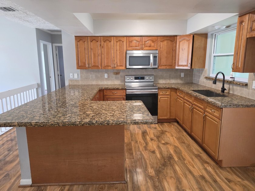 Discover this 3-bedroom, 2-bathroom home features an attached - photo 6