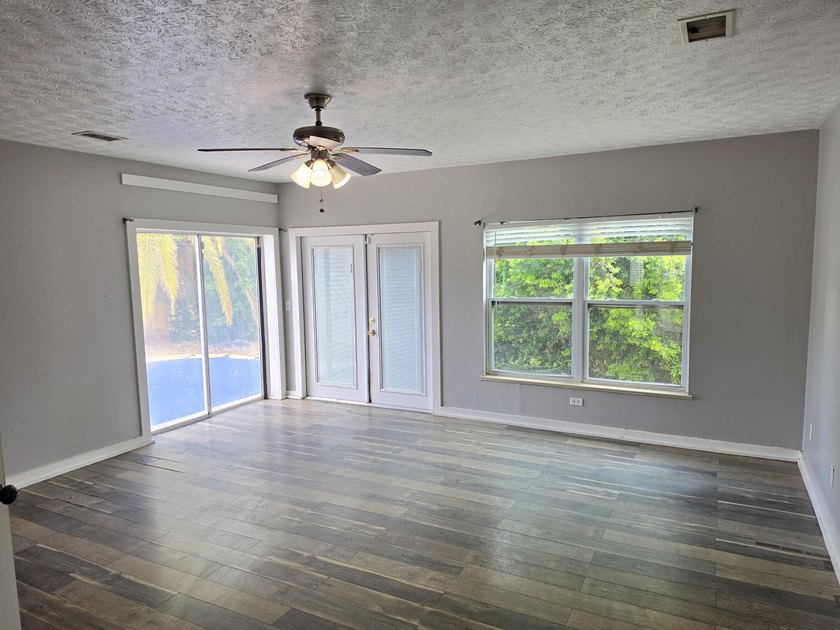 Discover this 3-bedroom, 2-bathroom home features an attached - photo 8
