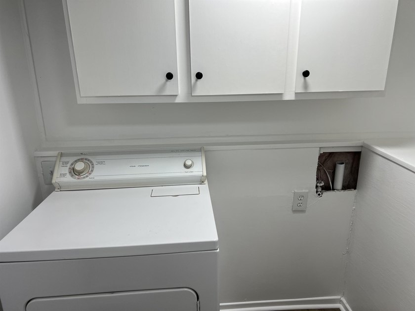 Beautiful Remodeled 4/Bed -3/Bath home with a Mother-in-law - photo 31