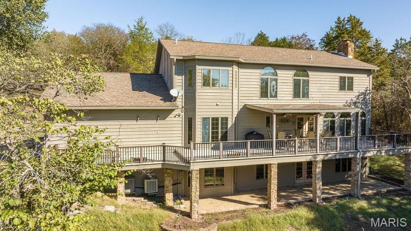 A Very Rare Opportunity - Nearly 14 Acres of Private Living- - photo 2