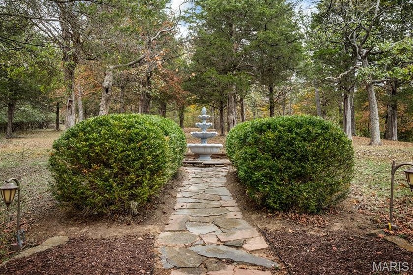 A Very Rare Opportunity - Nearly 14 Acres of Private Living- - photo 3