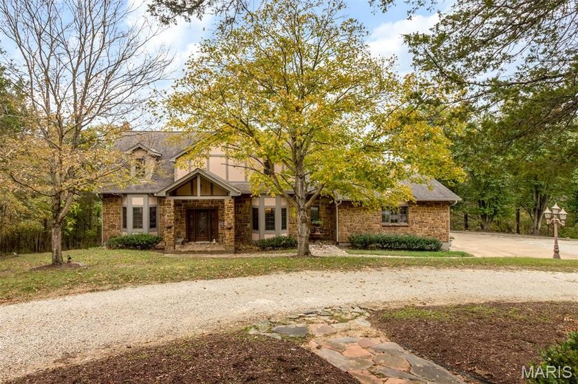 A Very Rare Opportunity - Nearly 14 Acres of Private Living- - photo 4