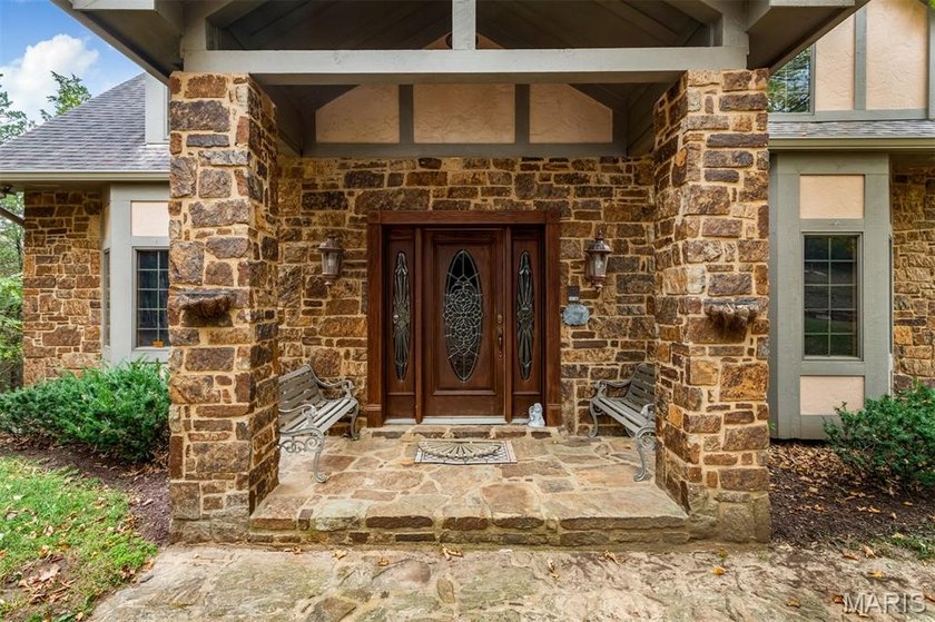 A Very Rare Opportunity - Nearly 14 Acres of Private Living- - photo 5