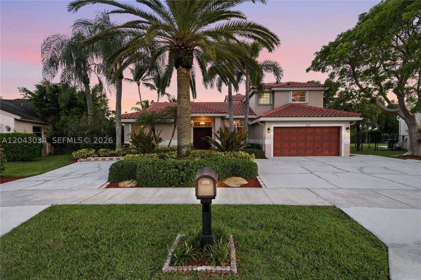 A RARE OPPORTUNITY to own a truly TURNKEY 4 BED + OFFICE, 2.5 - photo 2