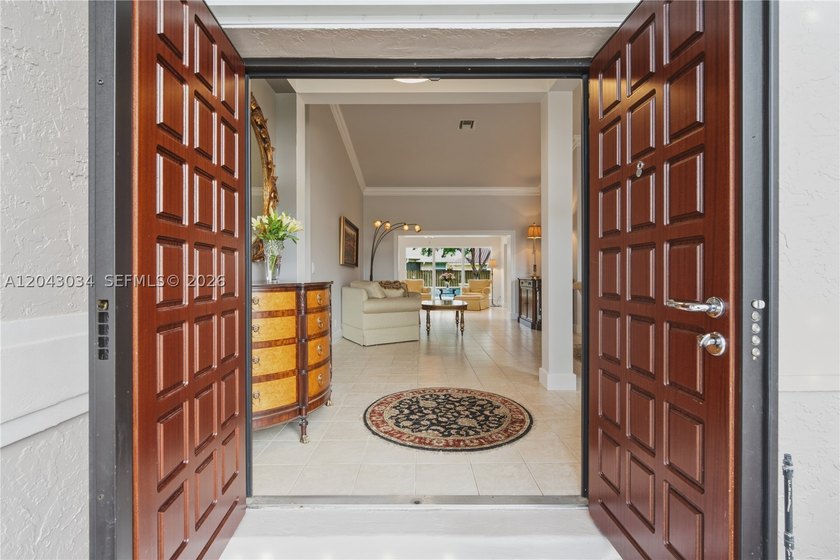 A RARE OPPORTUNITY to own a truly TURNKEY 4 BED + OFFICE, 2.5 - photo 3