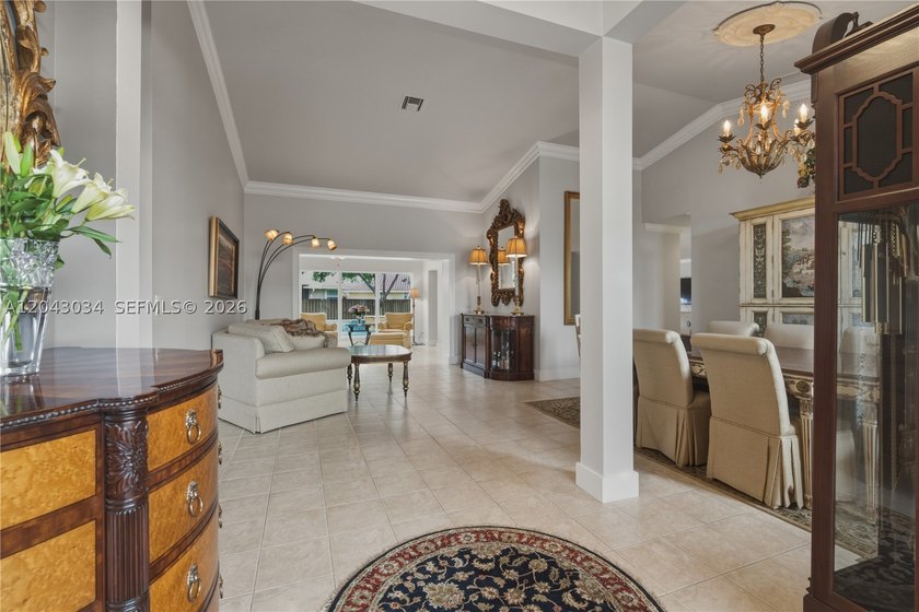 A RARE OPPORTUNITY to own a truly TURNKEY 4 BED + OFFICE, 2.5 - photo 4