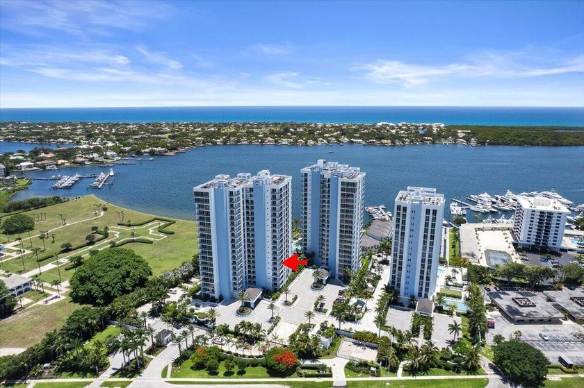 Luxury waterfront living in the heart of North Palm Beach. This - photo 2