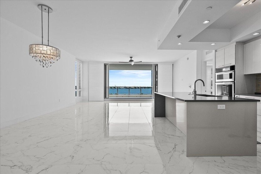 Luxury waterfront living in the heart of North Palm Beach. This - photo 4