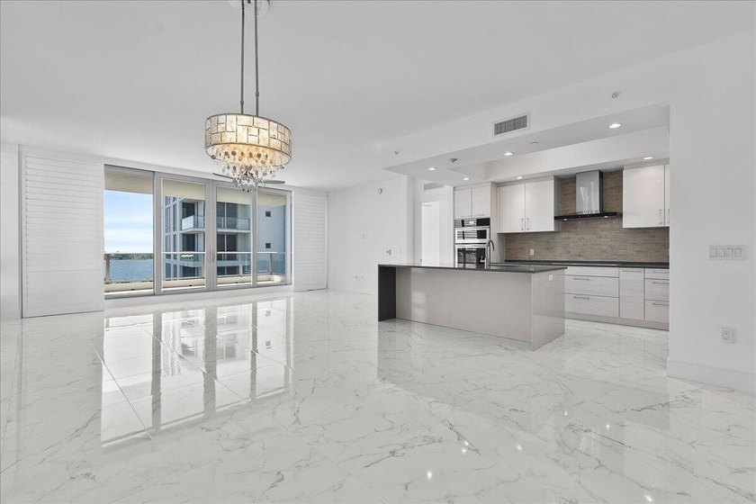 Luxury waterfront living in the heart of North Palm Beach. This - photo 6