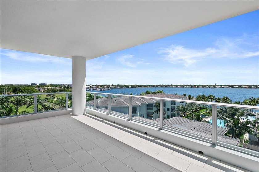 Luxury waterfront living in the heart of North Palm Beach. This - photo 10