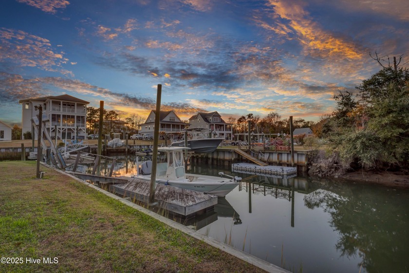 6 BEDS, 4 BATHS, 3008 sqft! This home lives far larger than - photo 2