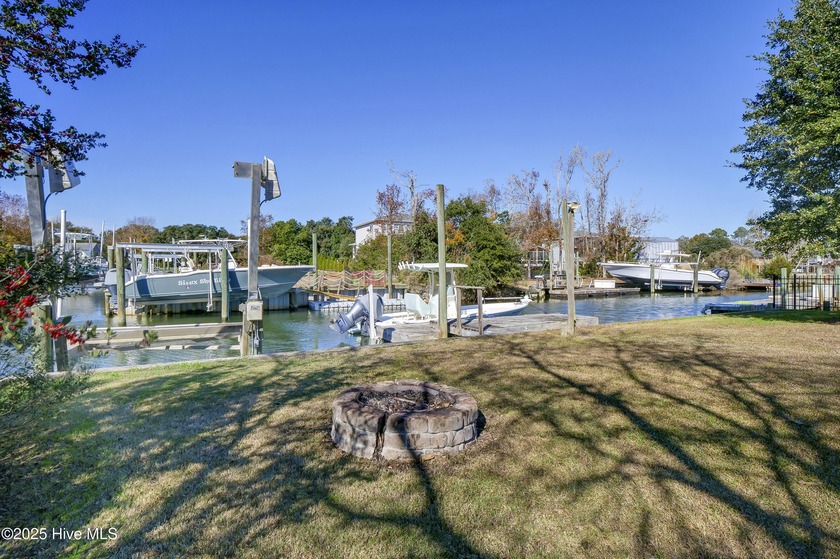 6 BEDS, 4 BATHS, 3008 sqft! This home lives far larger than - photo 3