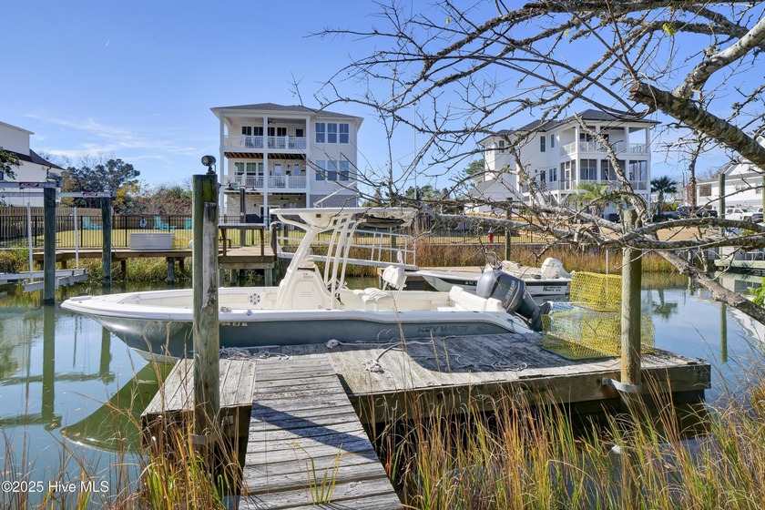 6 BEDS, 4 BATHS, 3008 sqft! This home lives far larger than - photo 4