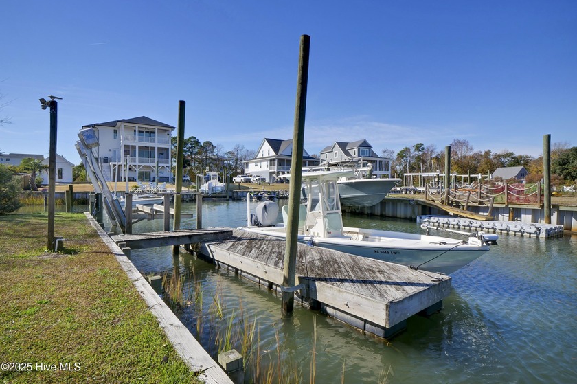 6 BEDS, 4 BATHS, 3008 sqft! This home lives far larger than - photo 5