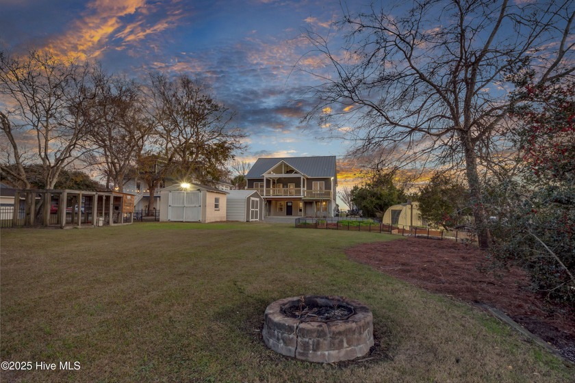 6 BEDS, 4 BATHS, 3008 sqft! This home lives far larger than - photo 6