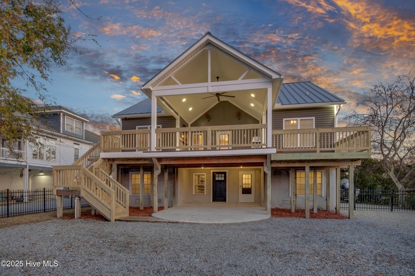 6 BEDS, 4 BATHS, 3008 sqft! This home lives far larger than - photo 7