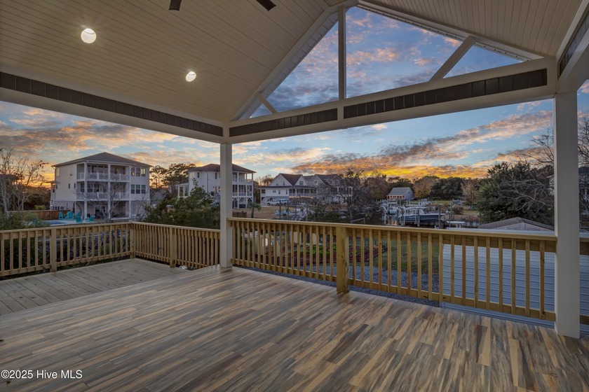 6 BEDS, 4 BATHS, 3008 sqft! This home lives far larger than - photo 8