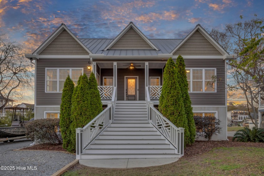 6 BEDS, 4 BATHS, 3008 sqft! This home lives far larger than - photo 9