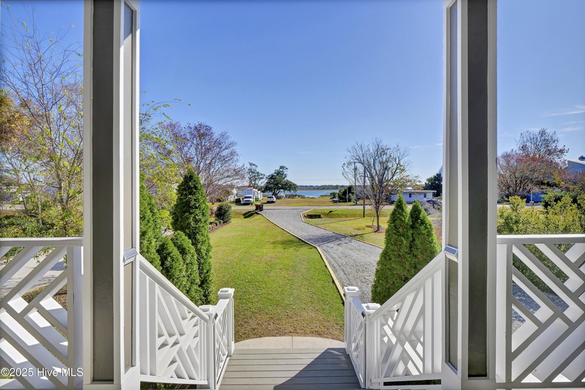 6 BEDS, 4 BATHS, 3008 sqft! This home lives far larger than - photo 10