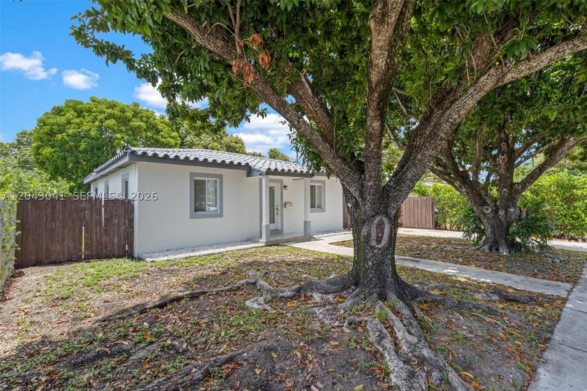 Fantastic opportunity to own a home in a centrally located Miami - photo 2