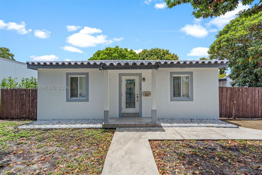 Fantastic opportunity to own a home in a centrally located Miami - photo 5