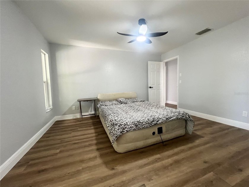 Fully remodeled, this stunning 3-bedroom, 2-bath single-family - photo 16
