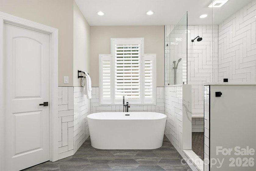 This stunning Waterfront home in the sought-after gated - photo 17
