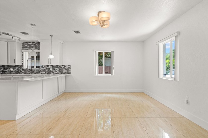 Fantastic opportunity to own a home in a centrally located Miami - photo 7