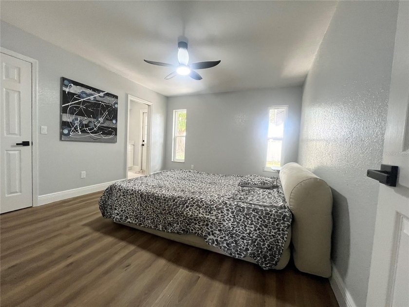 Fully remodeled, this stunning 3-bedroom, 2-bath single-family - photo 17