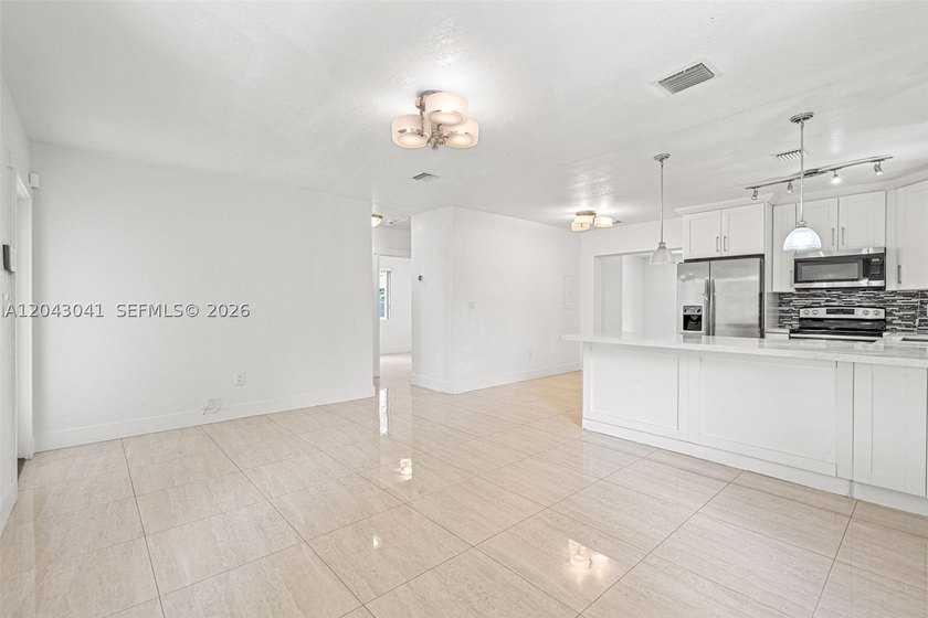 Fantastic opportunity to own a home in a centrally located Miami - photo 8