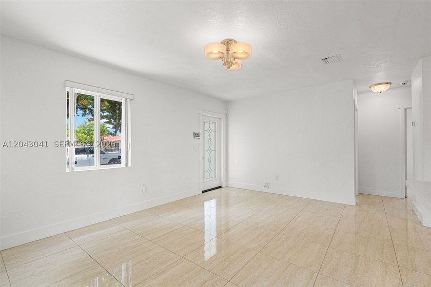 Fantastic opportunity to own a home in a centrally located Miami - photo 9