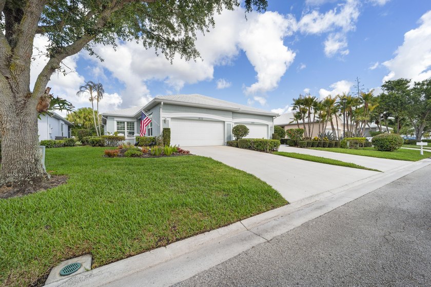 Luxury living in the prestigious Monarch Country Club with this - photo 2