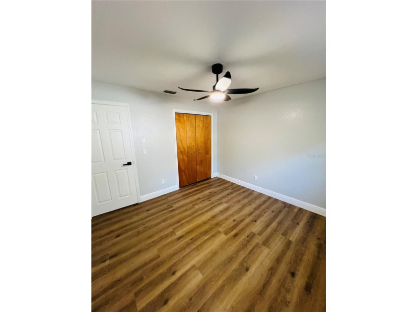 Fully remodeled, this stunning 3-bedroom, 2-bath single-family - photo 23
