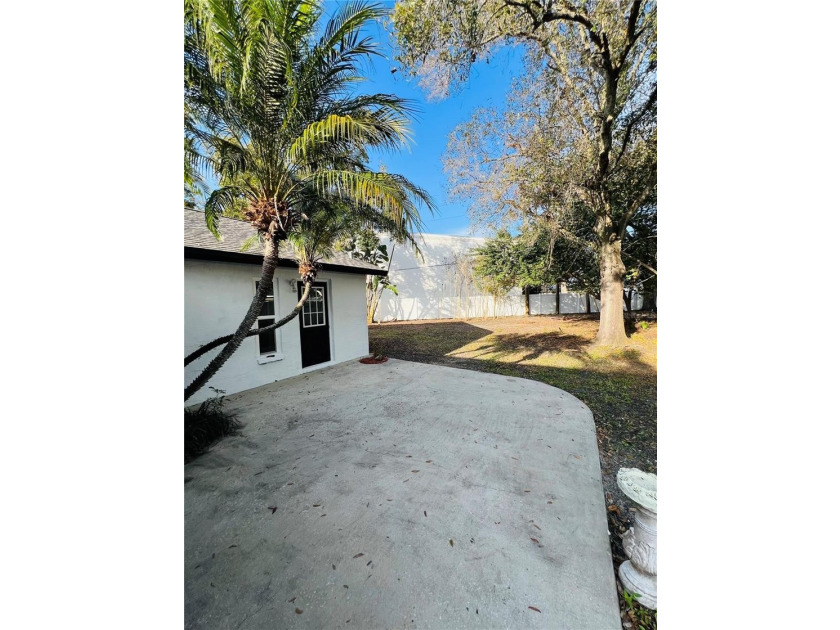 Fully remodeled, this stunning 3-bedroom, 2-bath single-family - photo 25