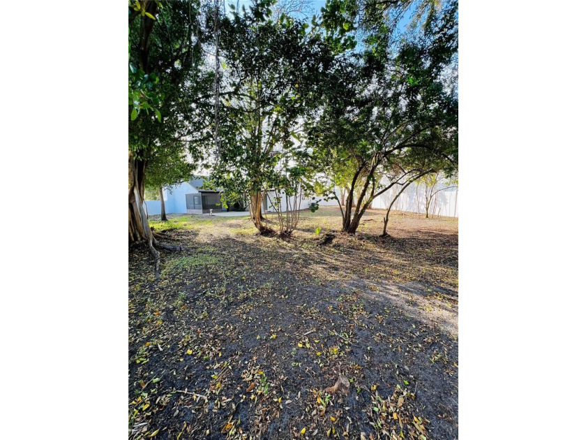 Fully remodeled, this stunning 3-bedroom, 2-bath single-family - photo 29