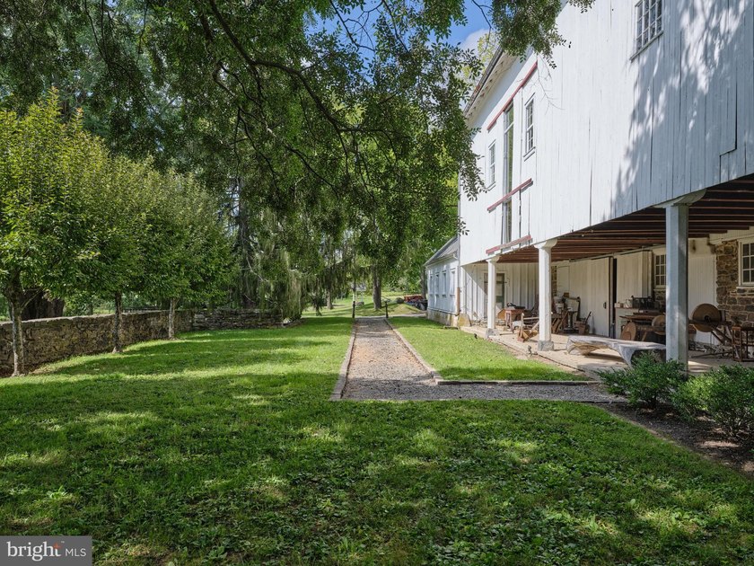 More than 800ft down a tree lined country drive way, flanked by - photo 29