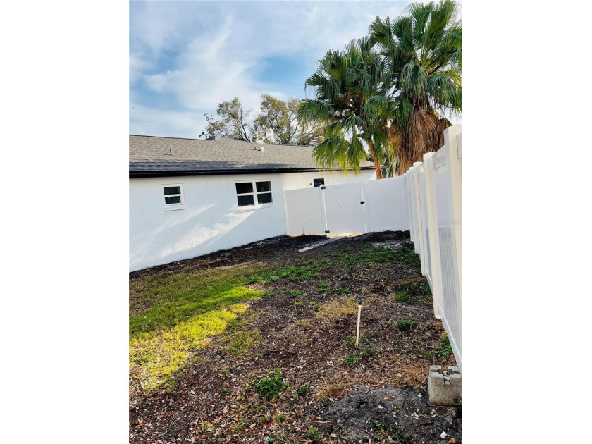 Fully remodeled, this stunning 3-bedroom, 2-bath single-family - photo 31