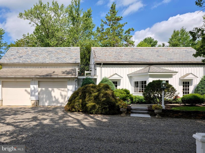 More than 800ft down a tree lined country drive way, flanked by - photo 33